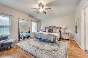 3 bedrooms, desk, iron/ironing board, free WiFi - Our Keller Oasis (Keller)