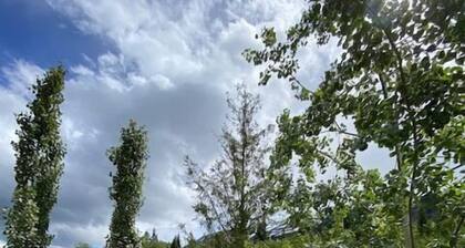 Windfall Lodge: 2-bedroom condo with hot tub and mountain views