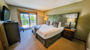 6 bedrooms, iron/ironing board, WiFi, bed sheets