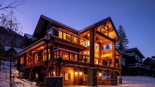 The Minks: 6-bedroom luxury mountain chalet with hot tub & sauna