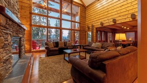 Televisión, chimenea y futbolito 