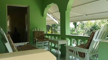 Vila Keluarga | Teras/patio