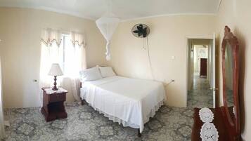 Family Villa | 3 bedrooms, iron/ironing board, free WiFi, bed sheets