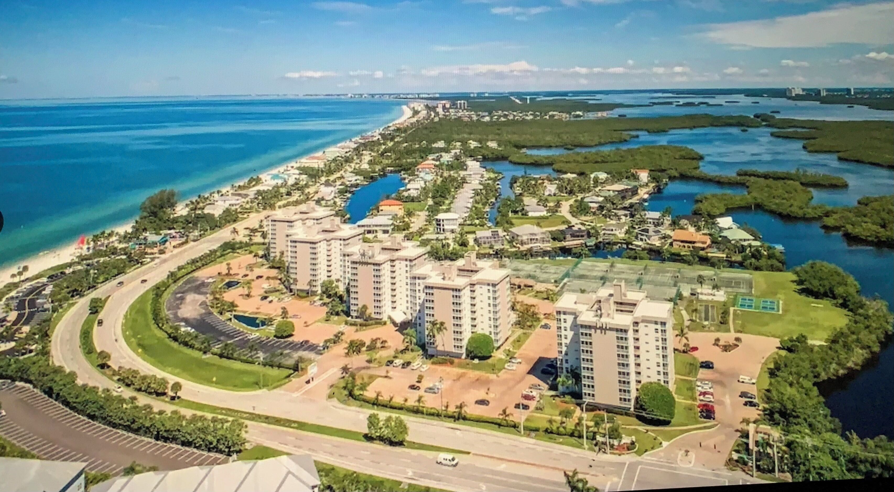 BEACH STEPS AWAY 9th Floor, Stunning Views!