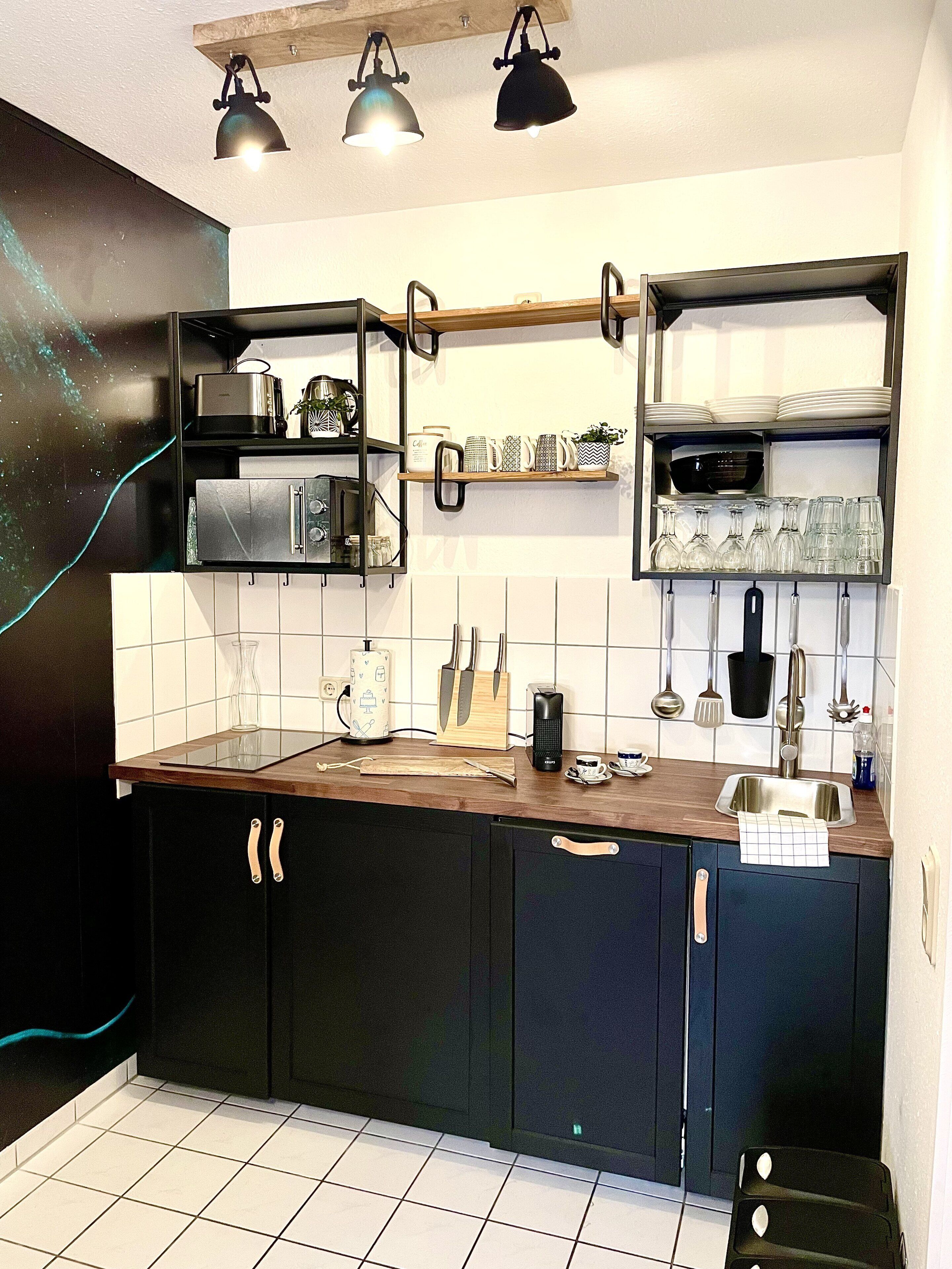 Réfrigérateur, micro-ondes, plaque de cuisson, lave-vaisselle