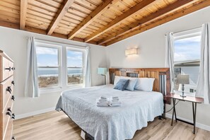 4 bedrooms, WiFi, bed sheets