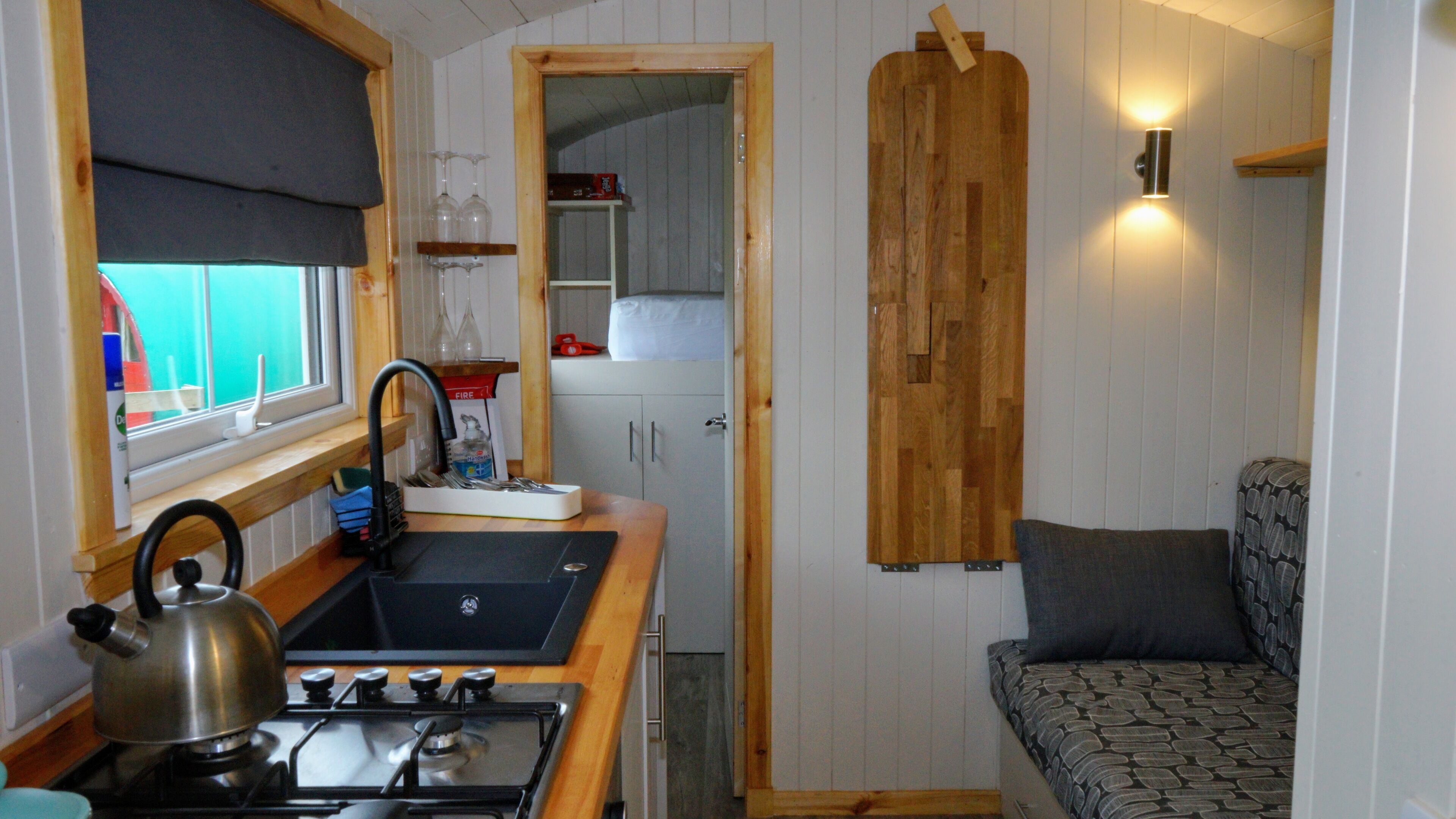Cabin | Private kitchen | Fridge, oven, stovetop, electric kettle