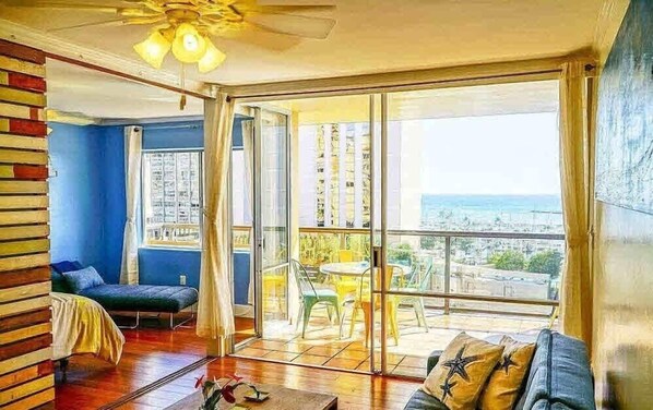 Smart TV - PROMO 40% MONTHLY DISCOUNT!
WAIKIKI OCEAN/HARBOR VIEW 2BDRM 1 BTH FULL KITCHEN (HONOLULU)