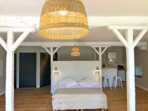 1 bedroom, iron/ironing board, travel crib, free WiFi - Gîte Côté Parc (Port-d'Envaux)