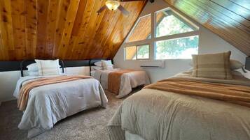 3 habitaciones, tabla de planchar con plancha, wifi y ropa de cama