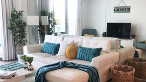 Unclassified image, 5 of 45, button - Ocean front direct access ,Ocean & PoolView 1bedrm, 2beds,1bath full kitchen,gym (Hollywood)