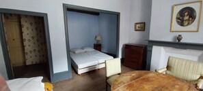 4 chambres, fer et planche à repasser, lit parapluie, Wi-Fi gratuit