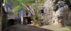 Exterior - Large 200 m2 house with garden, terraces and courtyard. Florac Center. (Florac-Trois-Rivières)