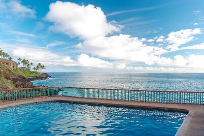 MOST STUNNING Oceanfront Views, A/c, Washer/Dryer, Kitchen, Elevator, Beach 0.5m