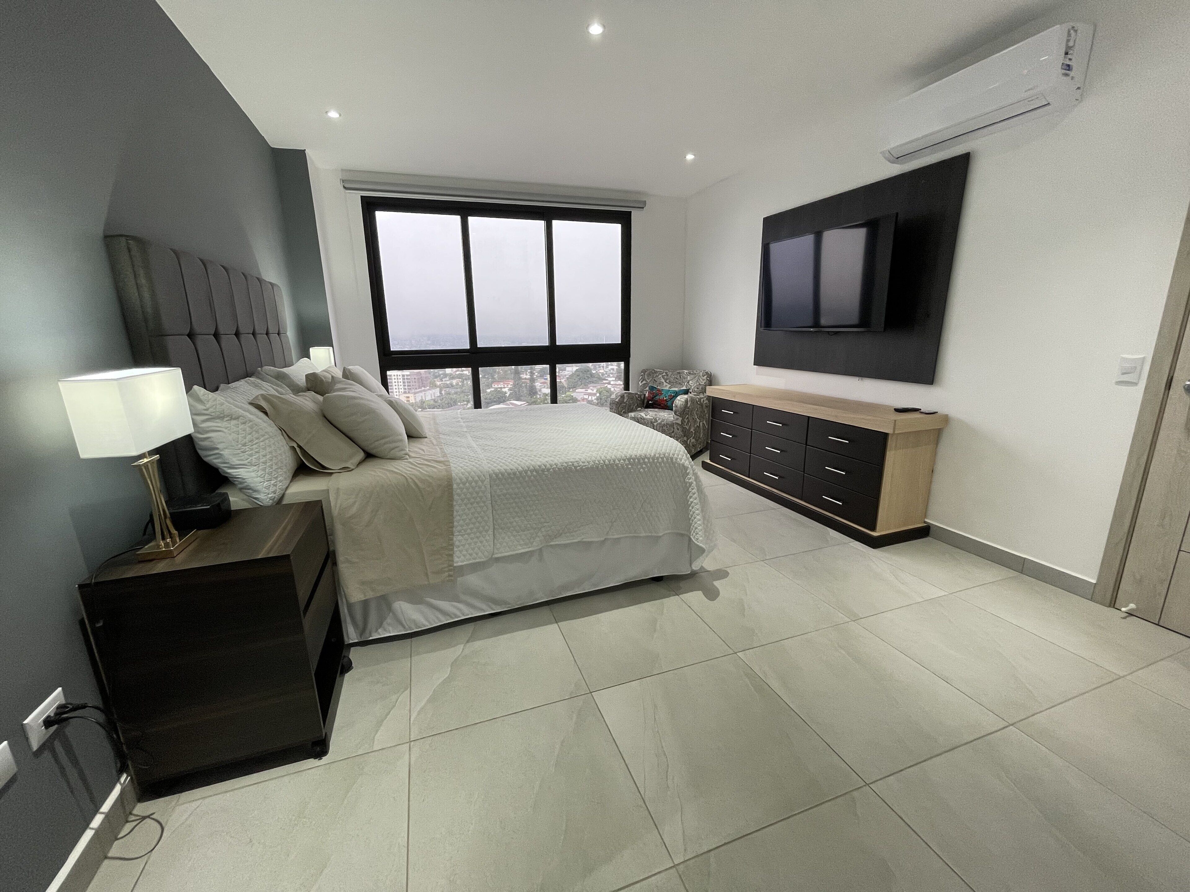 3 Schlafzimmer, Schreibtisch, Bügeleisen/Bügelbrett, kostenloses WLAN