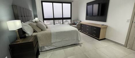 3 Schlafzimmer, Schreibtisch, Bügeleisen/Bügelbrett, kostenloses WLAN