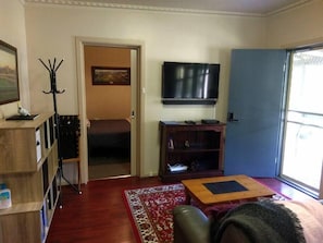 2 habitaciones, tabla de planchar con plancha, wifi y ropa de cama 
