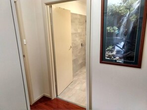 Interior - Cockatoo Cabin in Halls Gap (Halls Gap)