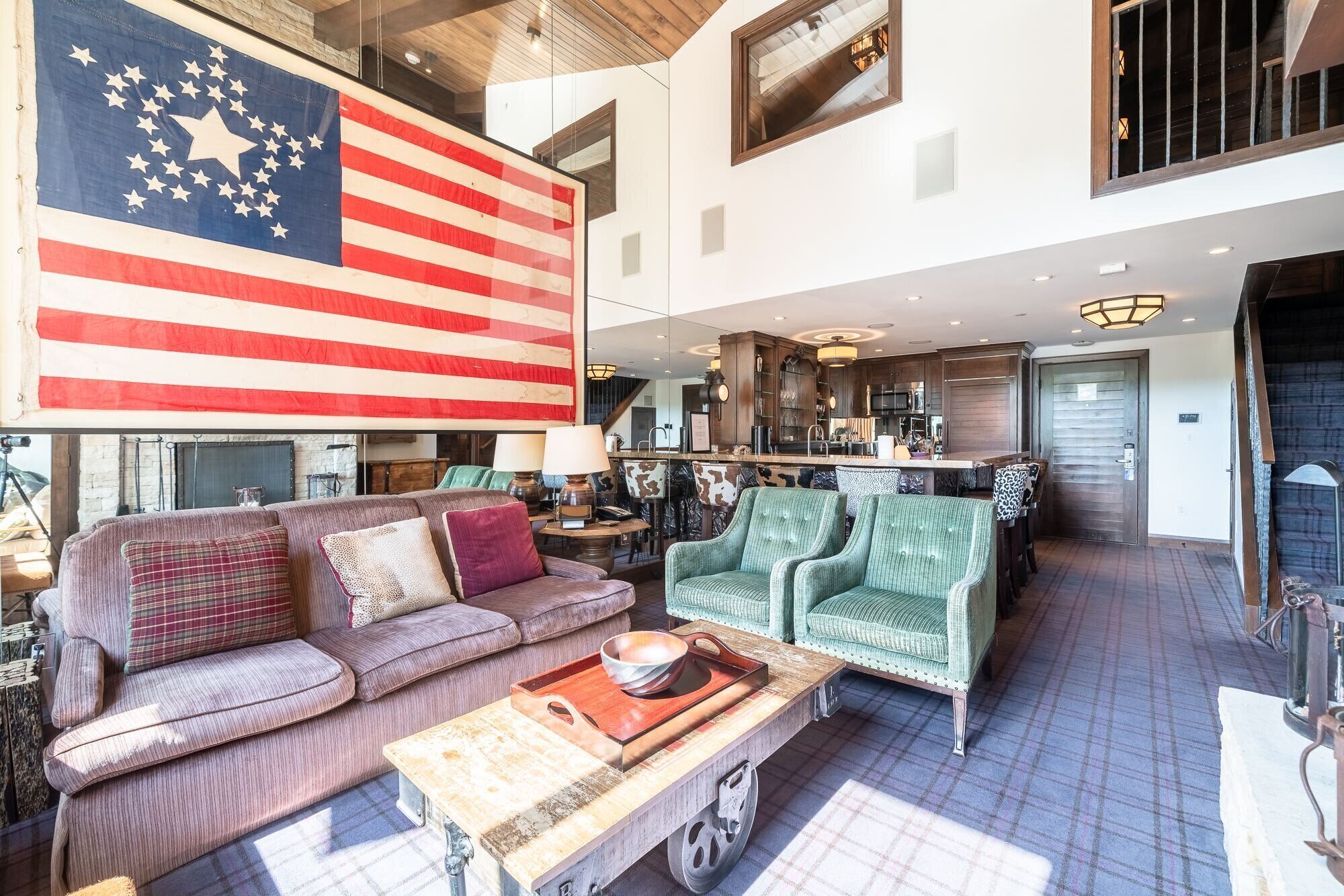 Western Cowboy Quarters steps away from Vail Gondola w/ Hot tub  and  Spa access