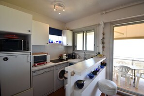 Kjøleskap og oppvaskmaskin