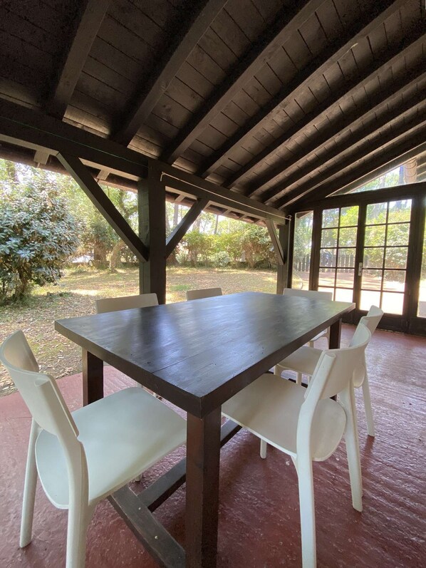 Outdoor dining - Seignosse Ocean, villa with Wi-Fi on approximately 800 m² of unfenced land in a peaceful... (SEIGNOSSE)