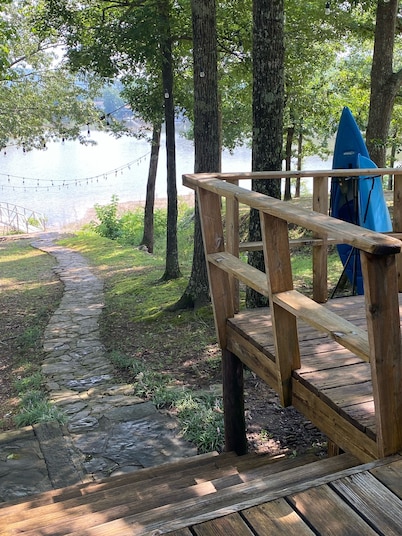 5 BR Retreat on Beautiful Smith Lake & Close to I-65