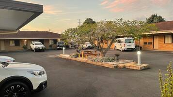 Parkir mandiri gratis