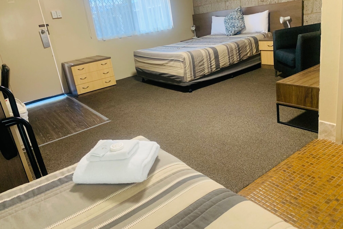 Twin Room | Desk, laptop workspace, iron/ironing board, WiFi (free)