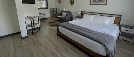 Habitación Prestigio, 1 cama King size y sofá cama, para no fumadores, vista a la montaña | Decoración personalizada, wifi gratis y ropa de cama