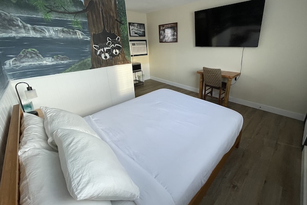 Quarto standard, 1 cama Queen, para não fumantes, vista para a montanha | Individualmente decorados, Wi-Fi de cortesia, roupa de cama