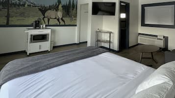 Signature-Zimmer, 1 King-Bett und Schlafsofa, Nichtraucher, Bergblick | 1 Schlafzimmer, individuell dekoriert, kostenloses WLAN, Bettwäsche