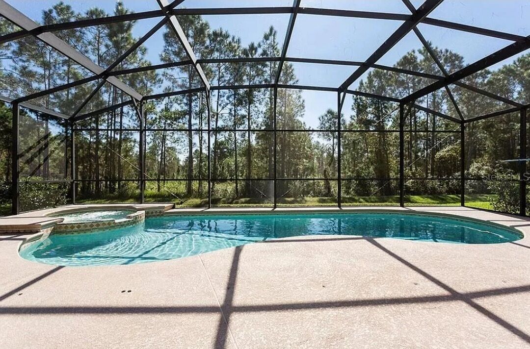 室外游泳池，恒温泳池