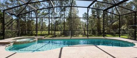 Piscine extérieure, piscine chauffée