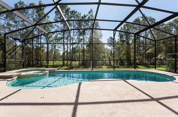 Piscine extérieure, piscine chauffée