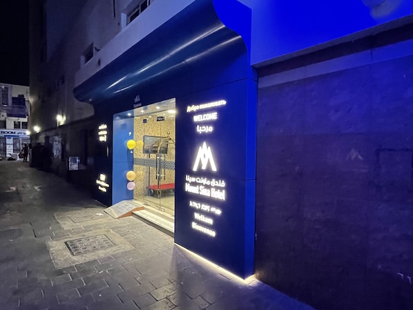 Fassade der Unterkunft – Abend/Nacht