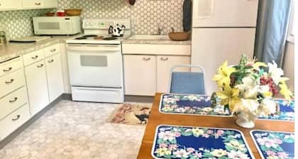 Historic Downtown 2BR large Apt near Ocean