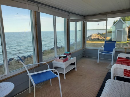 内装. Cute Waterfront House on Lake Superior