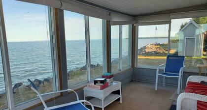 Cute Waterfront House on Lake Superior