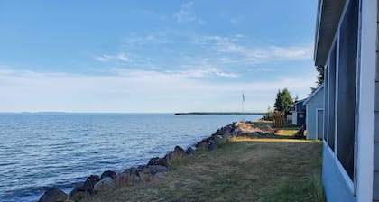 Cute Waterfront House on Lake Superior