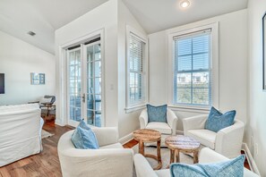 TV, DVD player, videoteca