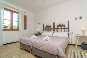 5 slaapkamers, een strijkplank/strijkijzer, gratis wifi, beddengoed