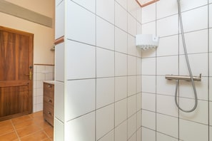 Shower, hair dryer, bidet, towels - LO D'EN CREUS - Fantastic country house with an above-ground pool, perfect for couples. Fr (Campos)