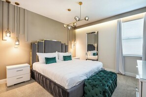 11 bedrooms, iron/ironing board, Internet, bed sheets