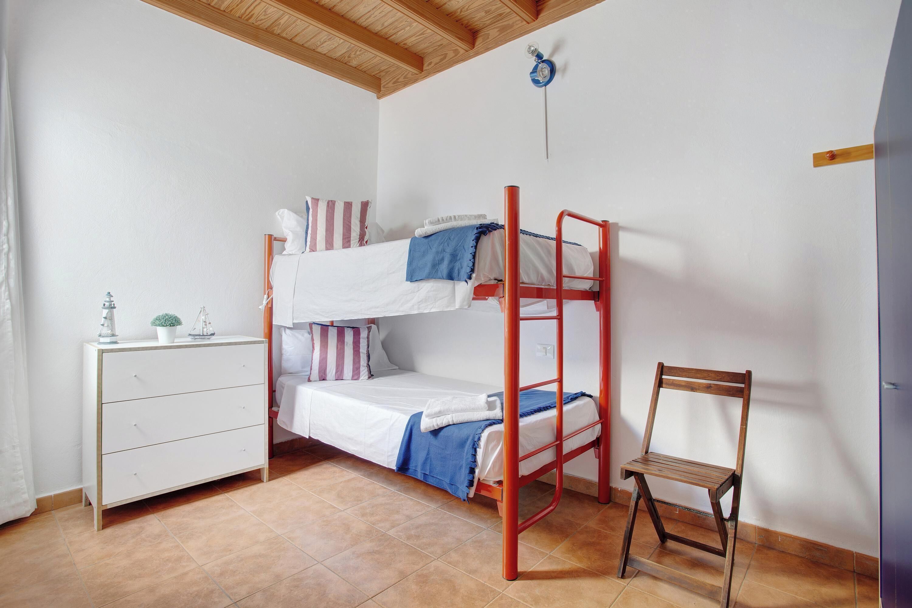 4 slaapkamers, een strijkplank/strijkijzer, gratis wifi, beddengoed