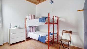 4 dormitorios, tabla de planchar con plancha, wifi gratis y ropa de cama