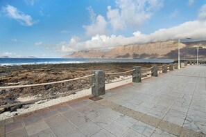 Una spiaggia nelle vicinanze
