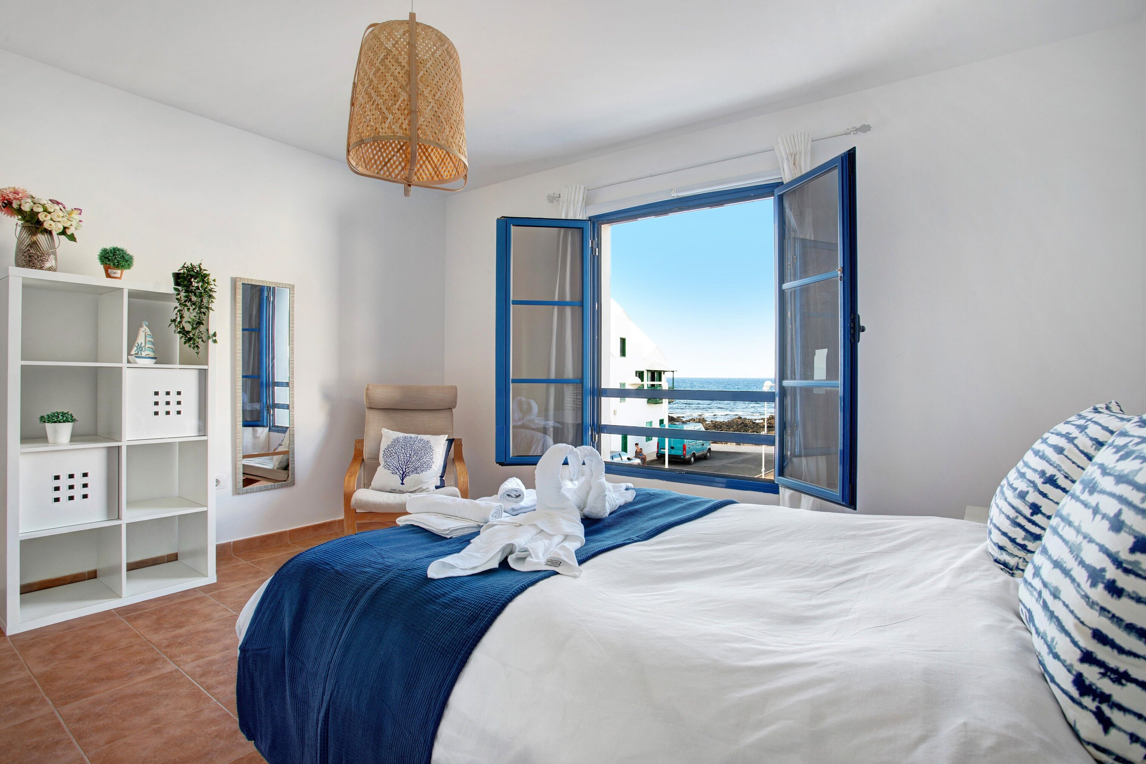 4 makuuhuonetta, silitysrauta/-lauta, ilmainen Wi-Fi, vuodevaatteet