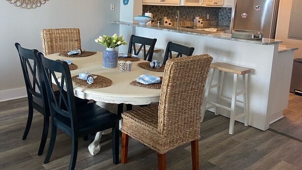 Dining - 2bed/bath condo steps from the Beach. Sleeps 6-8 (Mexico Beach)