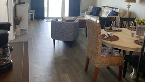 Smart TV, books - 2bed/bath condo steps from the Beach. Sleeps 6-8 (Mexico Beach)