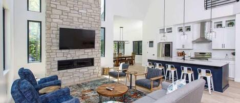 Smart-TV, Kamin, DVD-Player, Arbeitsbereiche